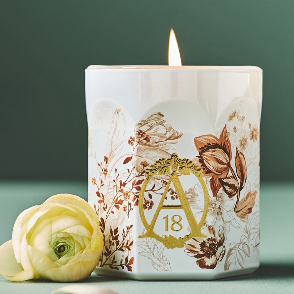 Apothecary 18 woody fresh balsam and cedar candle